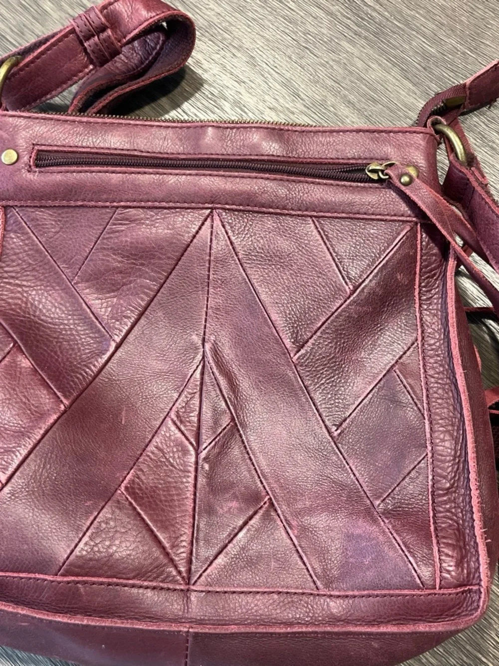 Lucky Women's Leather Crossbody Bag in Plum
